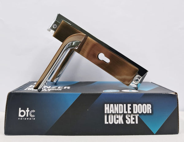 Handle door lock set on a branded box 