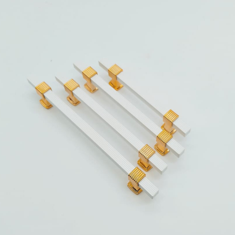 BTCs Hardware
WHITE HANDLE