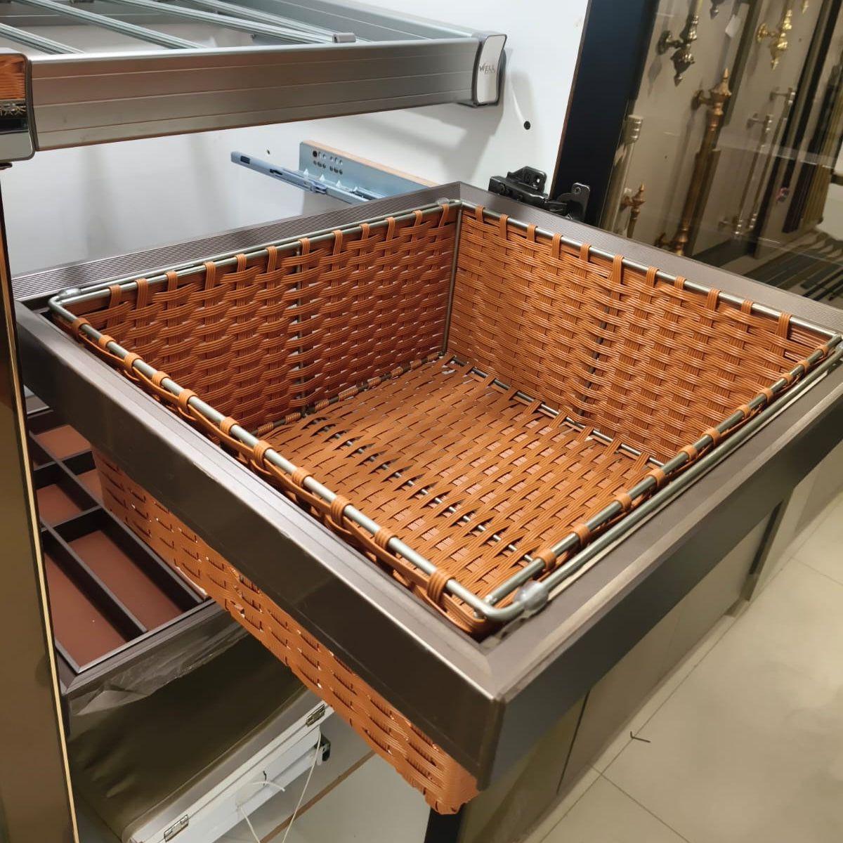 Wardrobe Rotten Basket