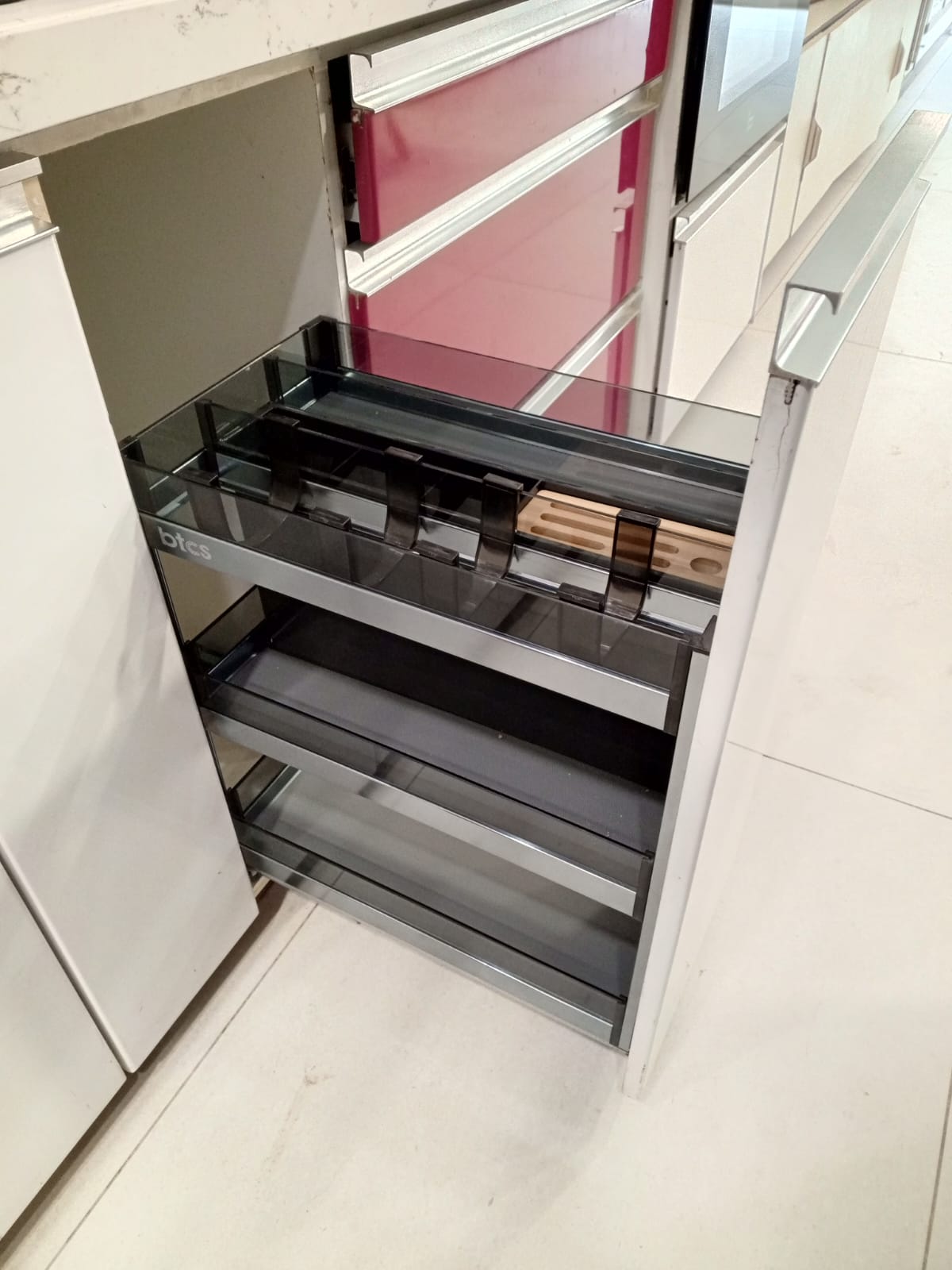 Glass Storage Pull-out Spics Rack